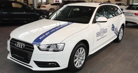 Audi von Weber Hydraulik: Beschriftete Folie macht das Fahrzeug zum mobilen Werbeträger. Effektive Möglichkeit, um das Unternehmen auf der Straße zu präsentieren.